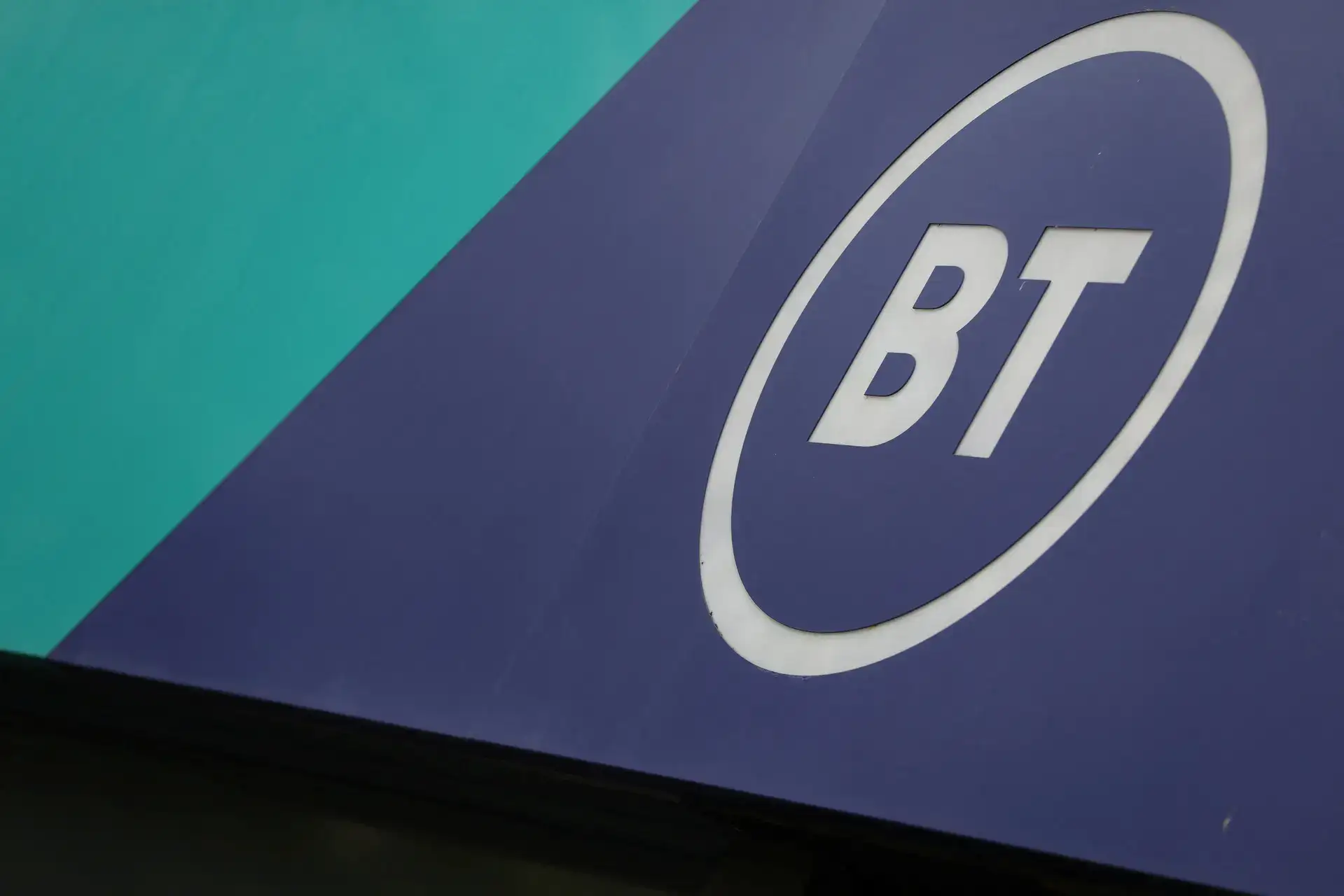 BT CEO Signals Deeper Job Cuts Ahead as AI Efficiency Rises